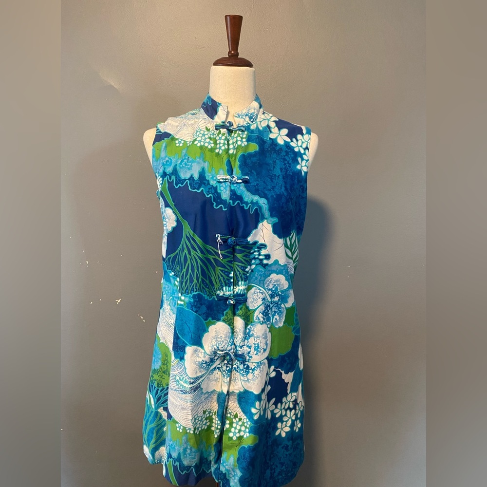 Cute Sleeveless Button Down Floral Tunic